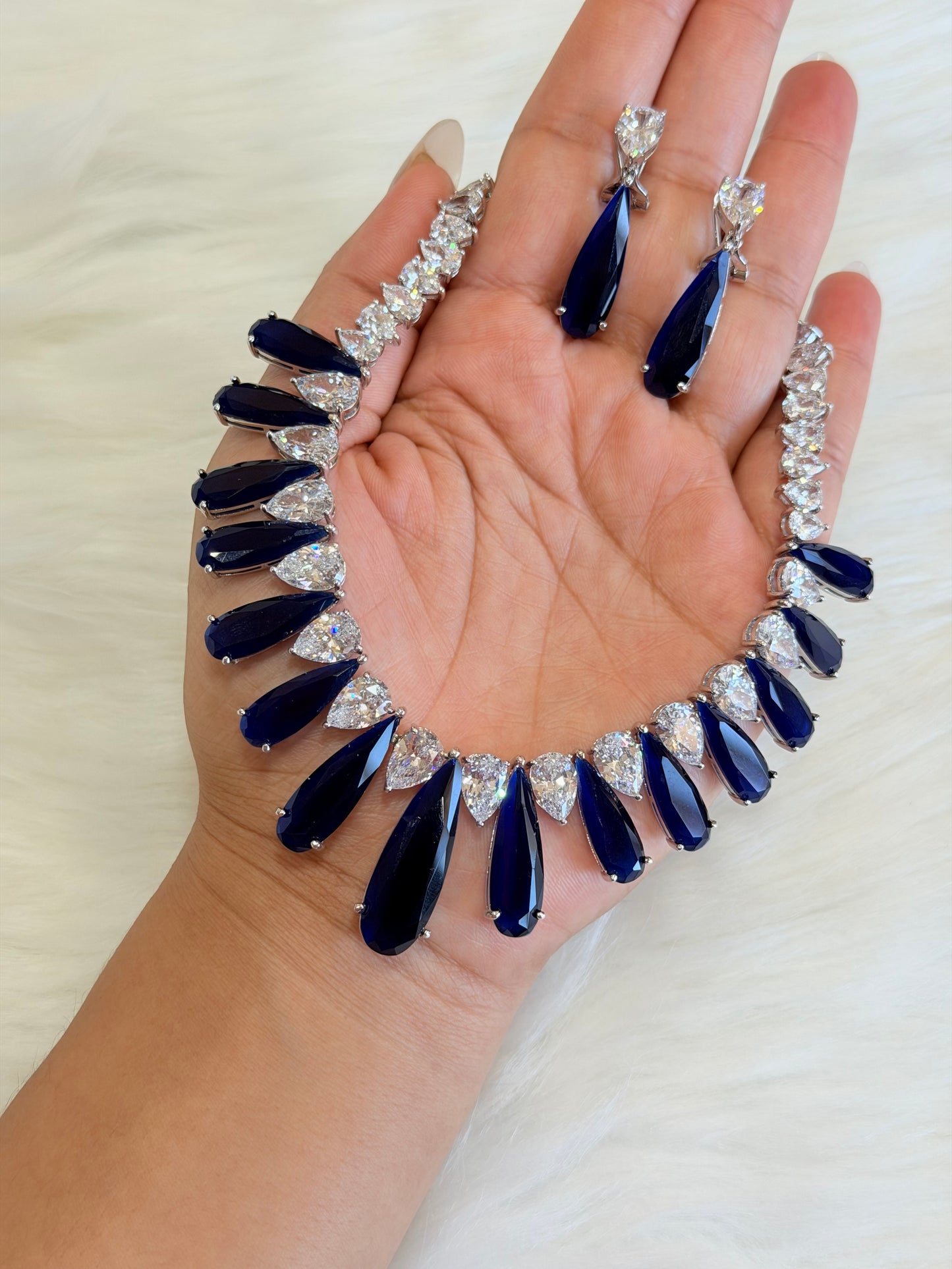 Exclusive necklace set
