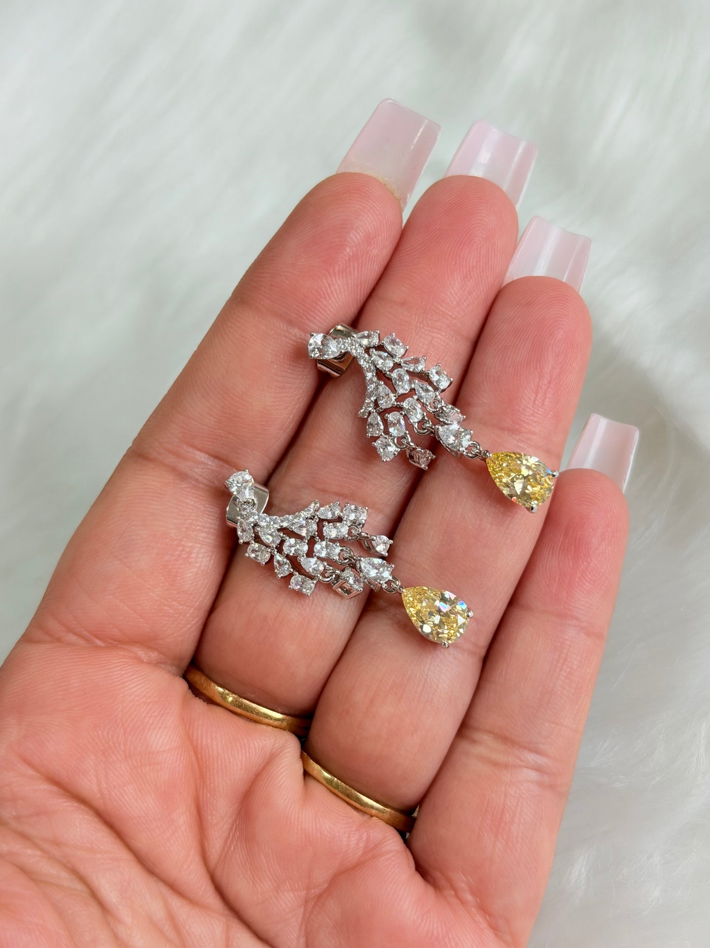 Exclusive earrings with VVS Clarity