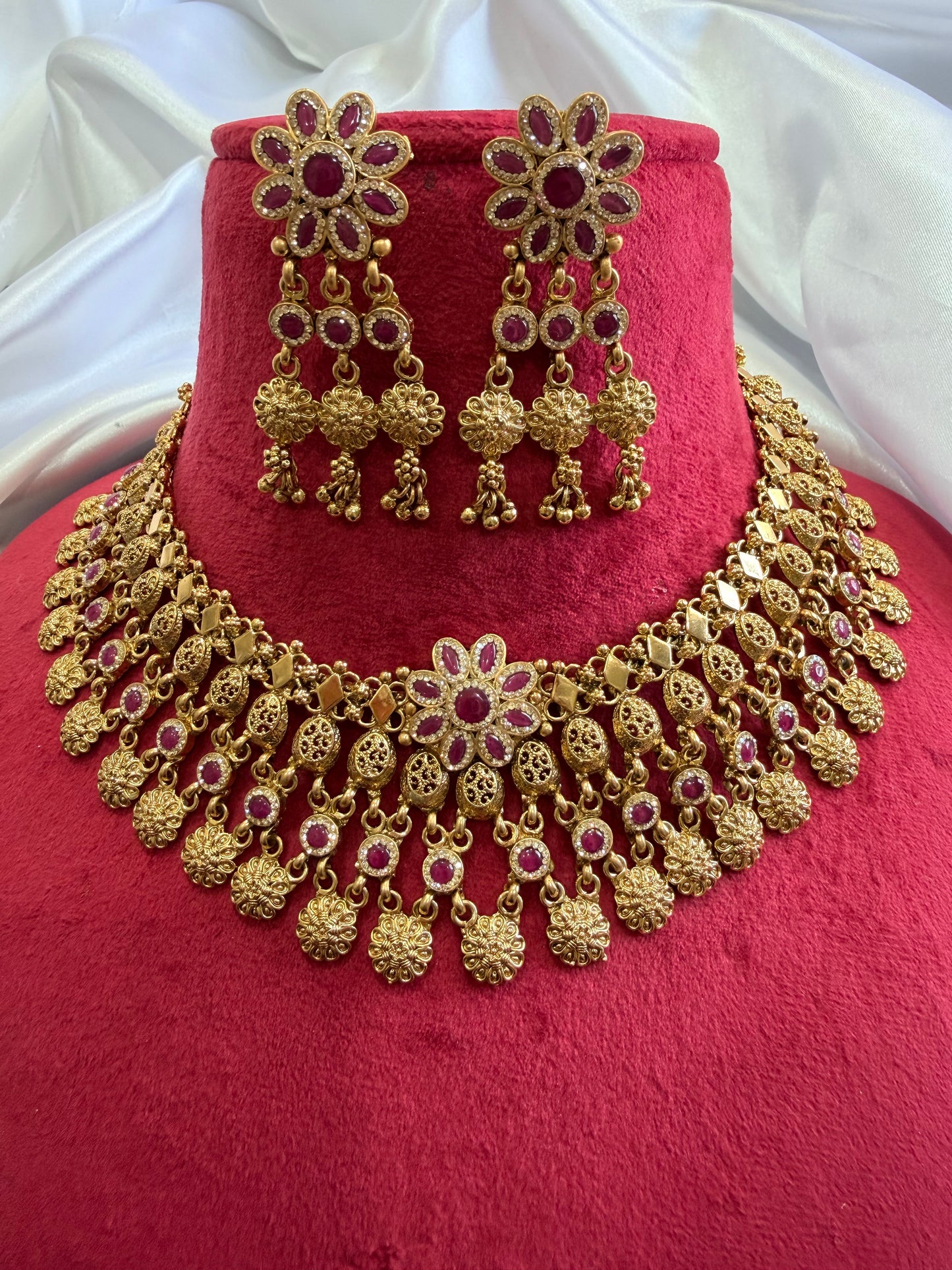 Premium gold look necklace set