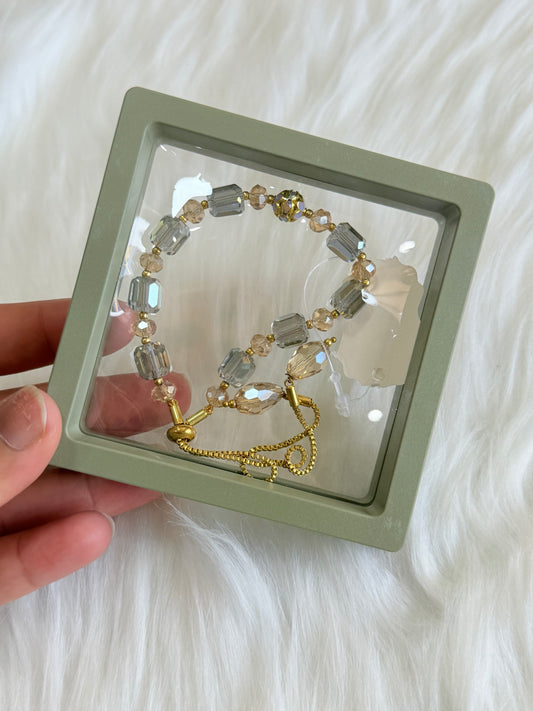 Adjustable bracelet
