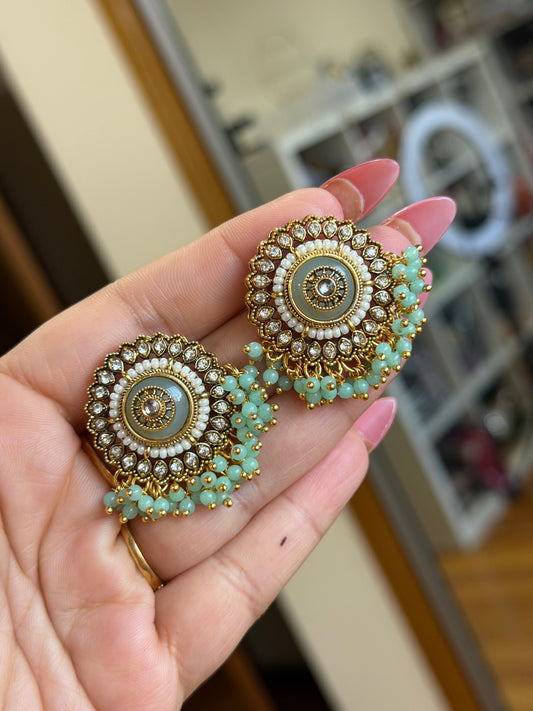 Kundan studs( Mint)