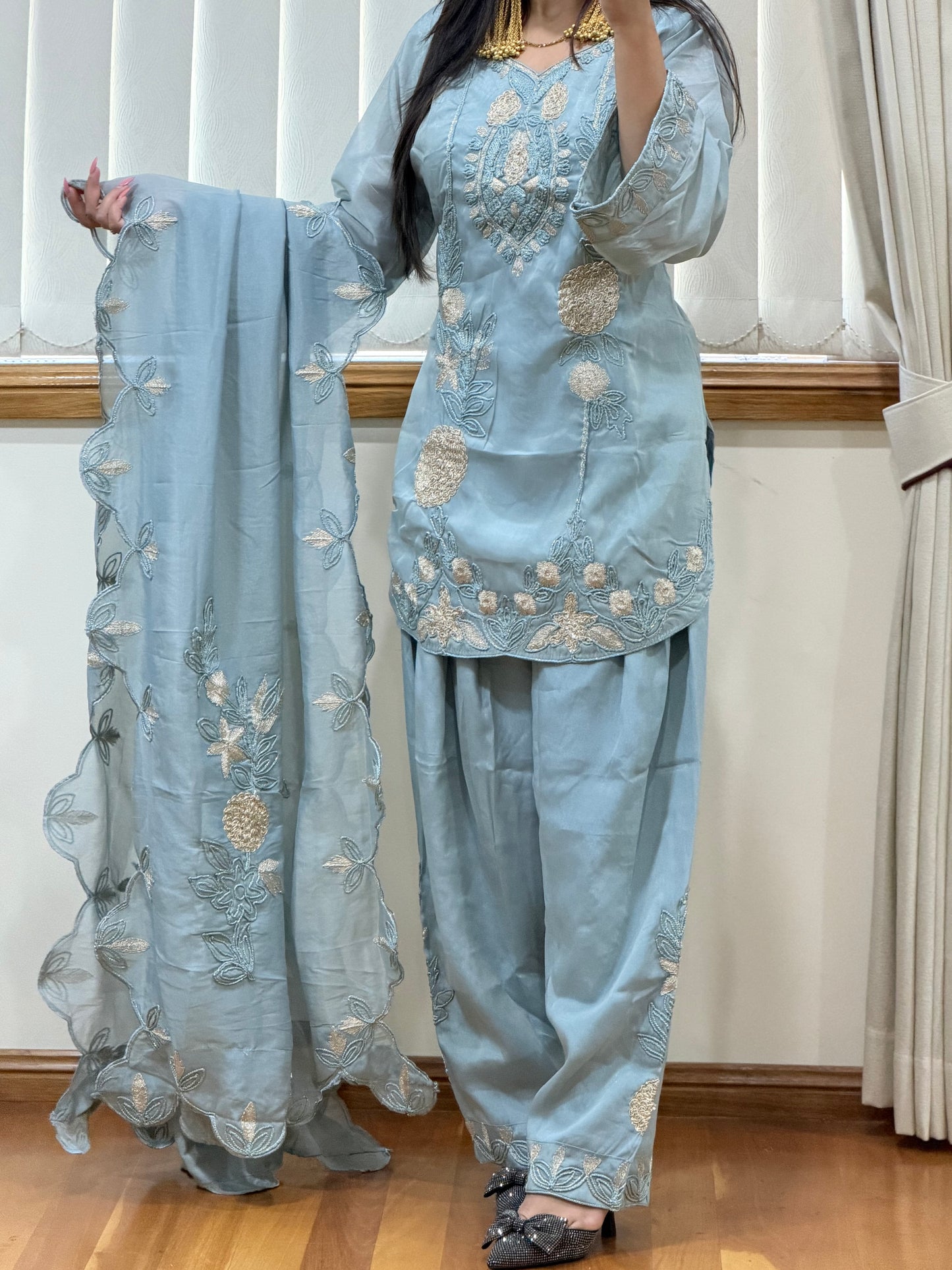 Premium shimmar Silk Embroidered Suit Set( Ready size 42 with margin upto 46)
