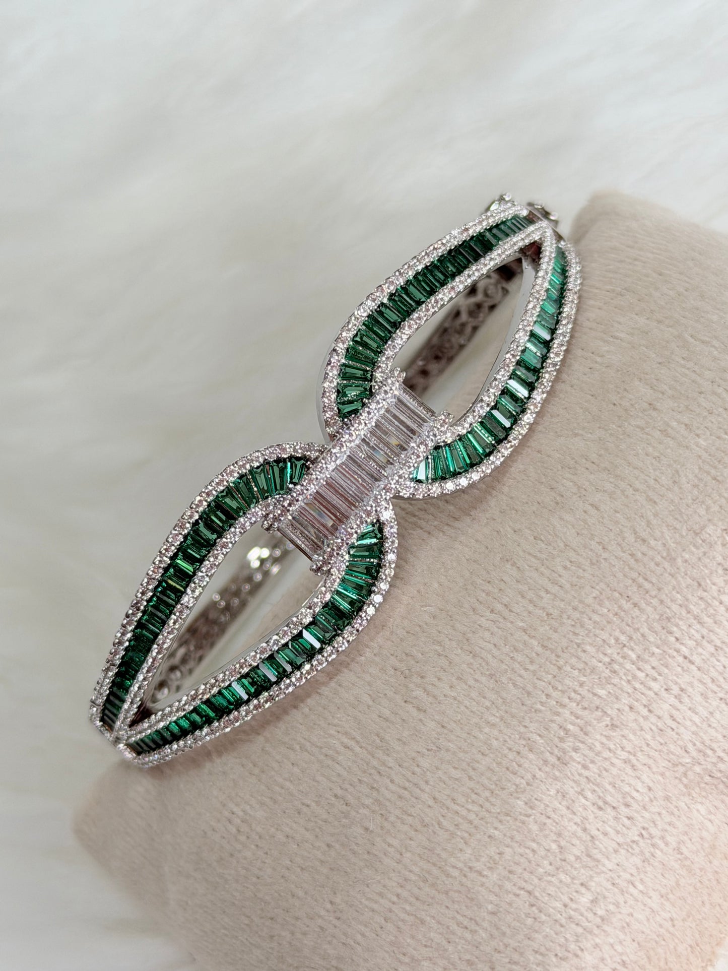 Exclusive bracelet with VVS clarity