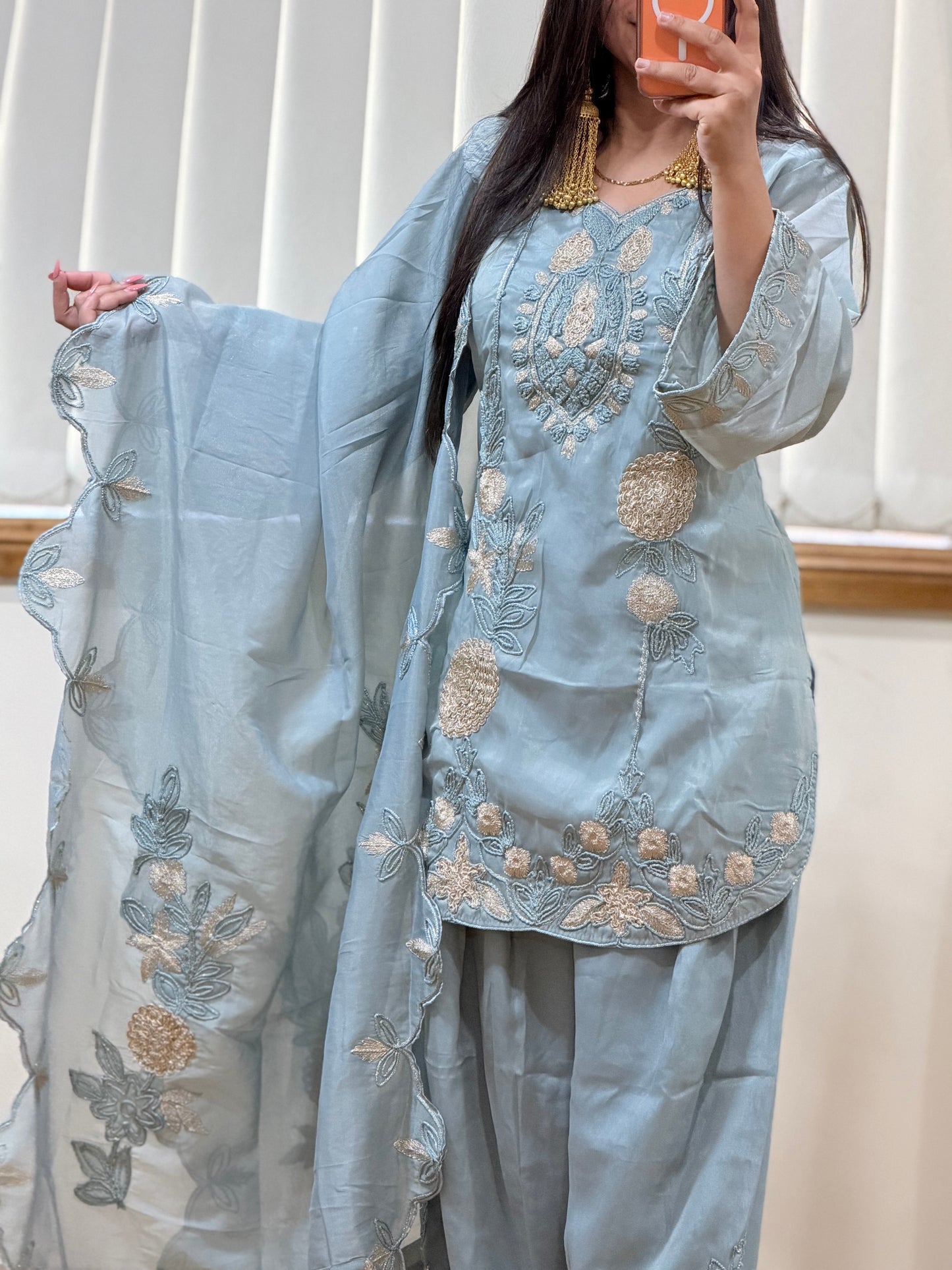 Premium shimmar Silk Embroidered Suit Set( Ready size 42 with margin upto 46)