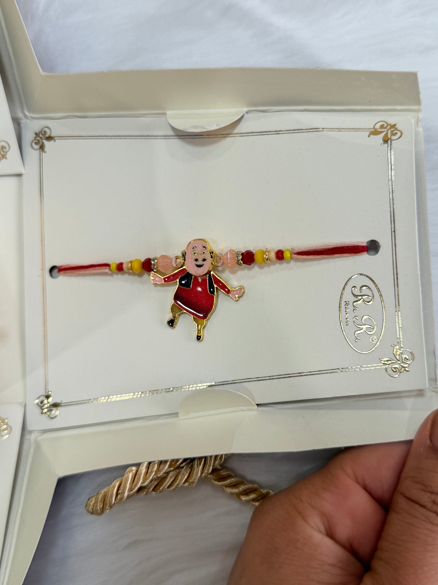 Rakhi combo(Bracelet colour may vary and is available in Red or Maroon)