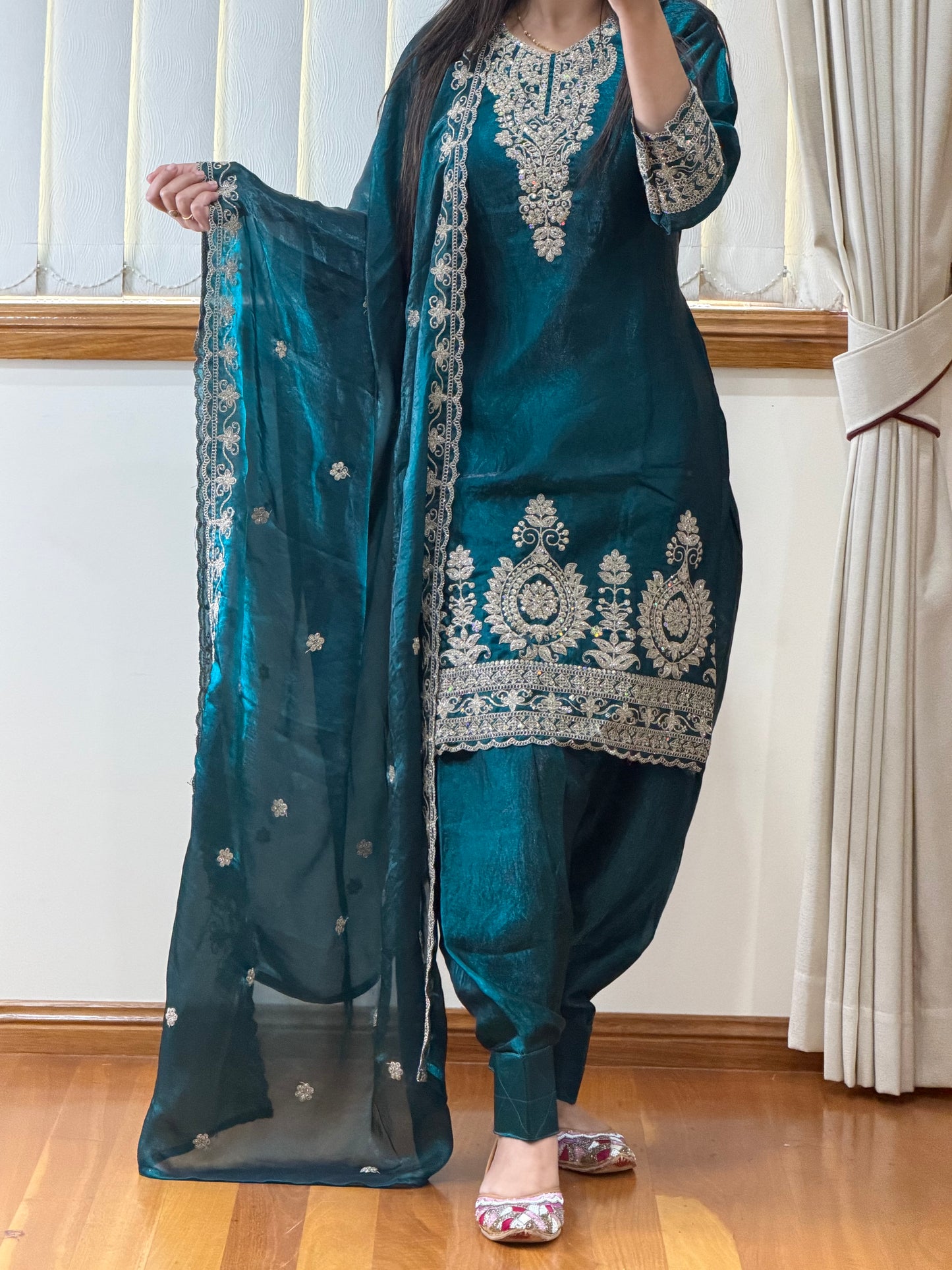 Traditional Farshi Glam