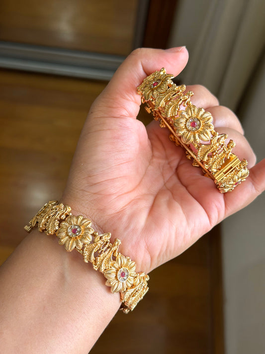 Gold look openable kangan