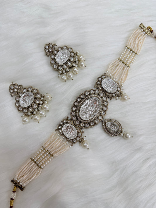Kundan chokar set