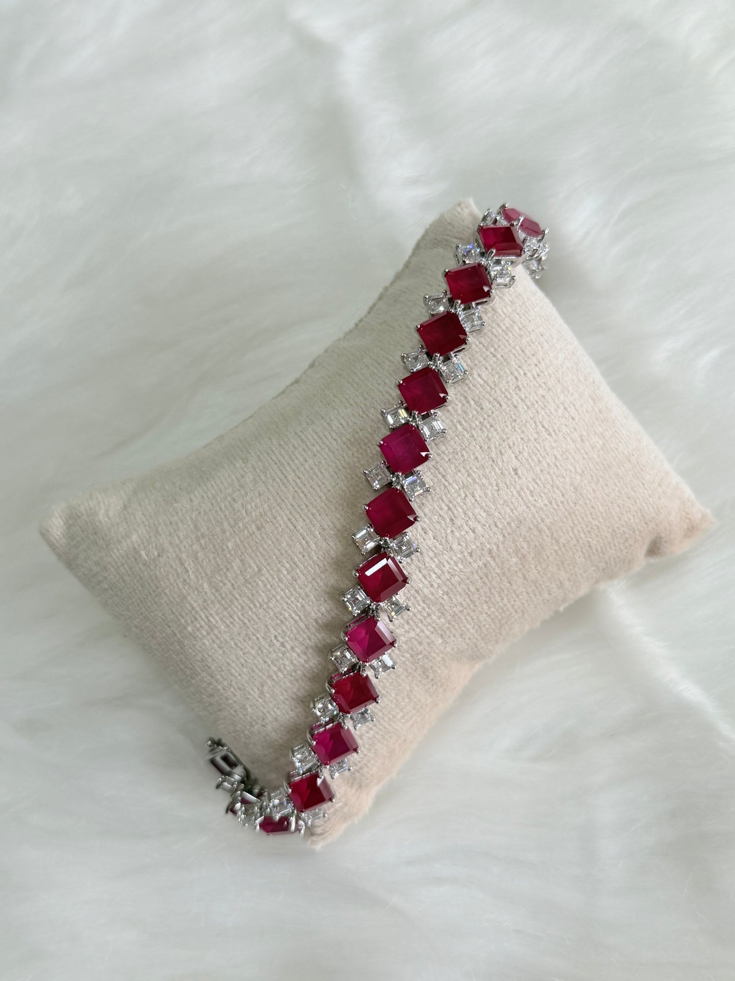 Exclusive bracelet with VVS clarity