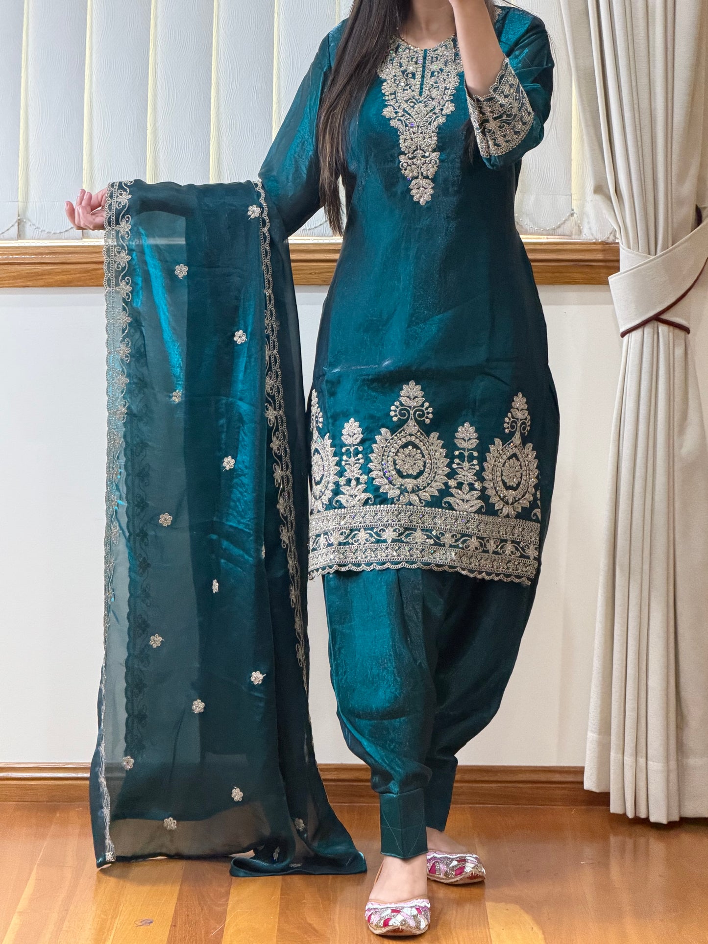 Traditional Farshi Glam