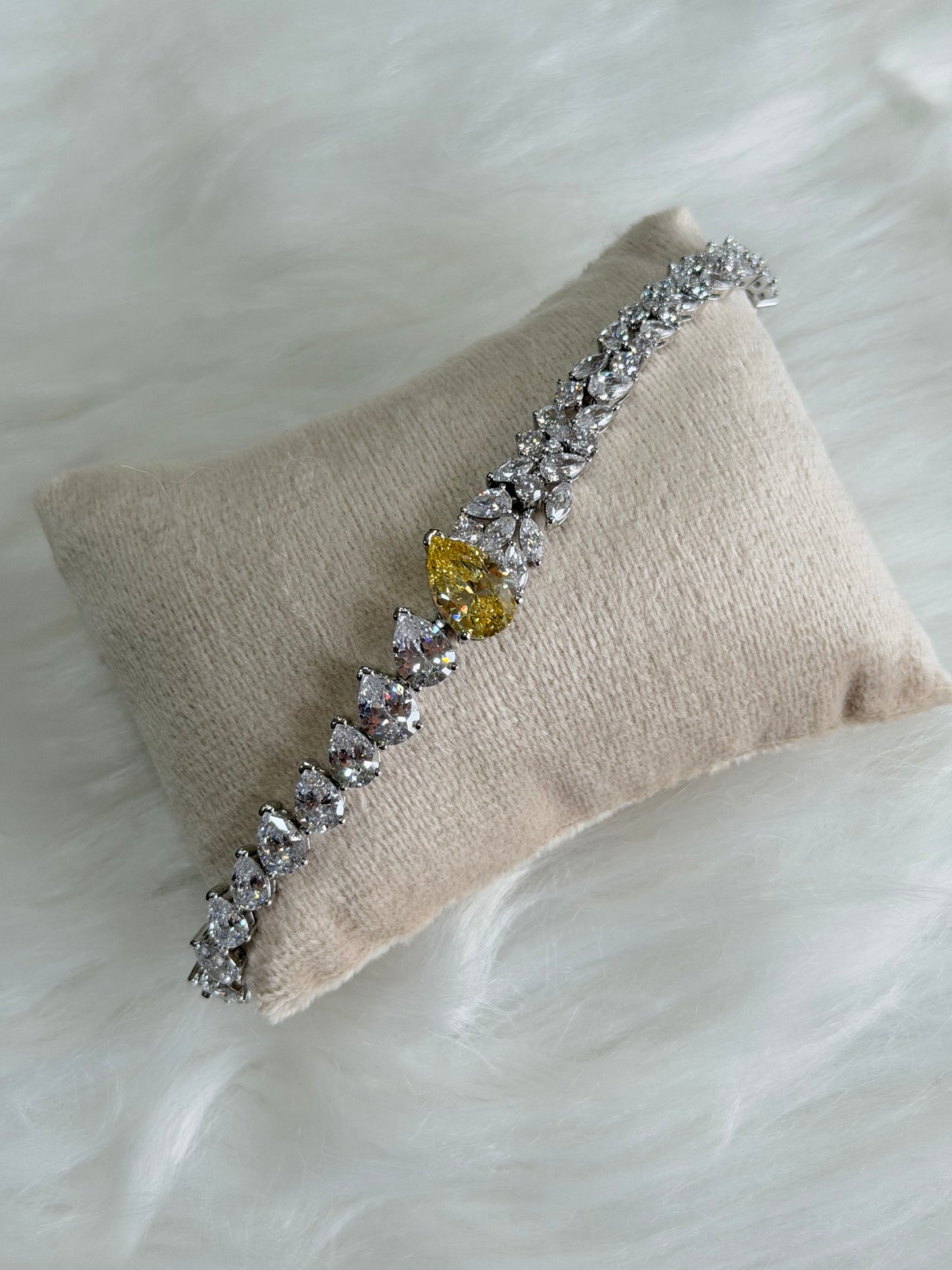 Exclusive bracelet with VVS clarity