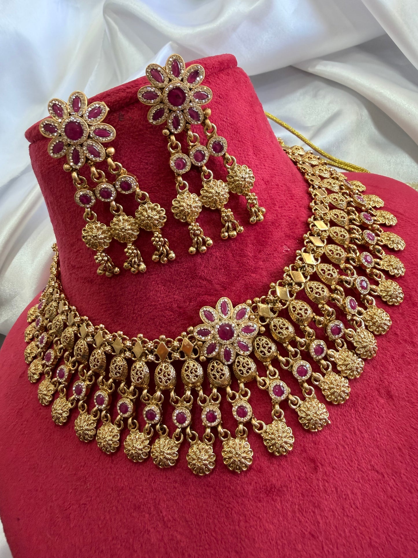 Premium gold look necklace set