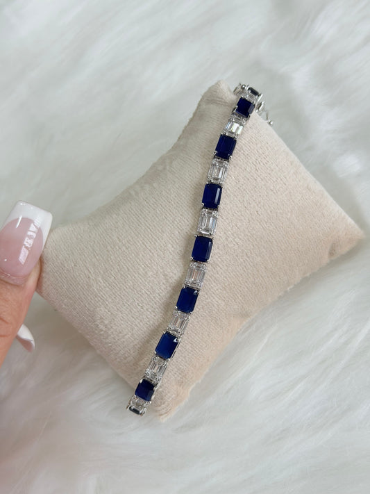 Exclusive bracelet with VVS clarity(Blue)