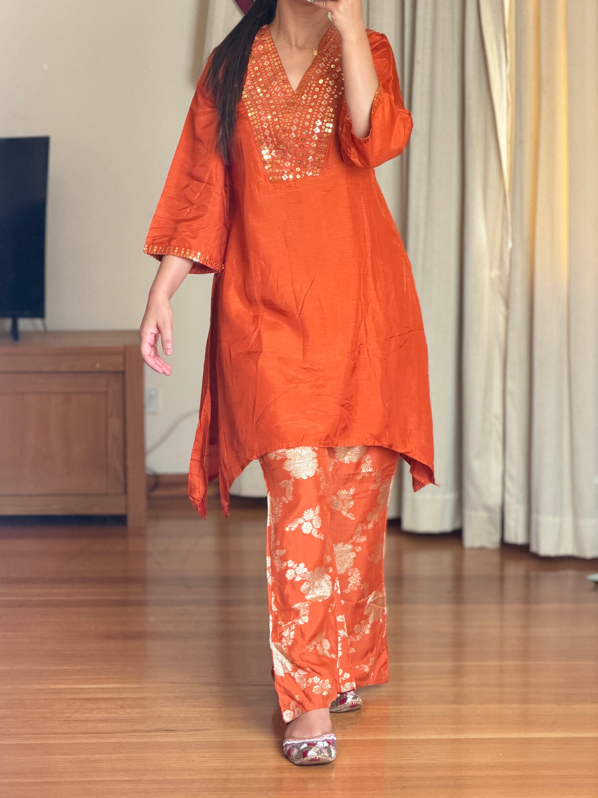 Elegant Dola Silk Suit with Banarasi Bottom