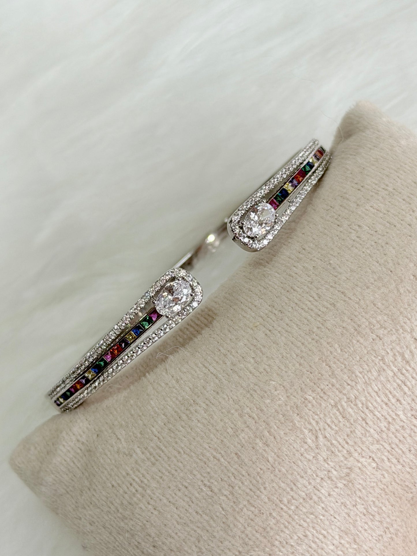 Exclusive bracelet with VVS clarity