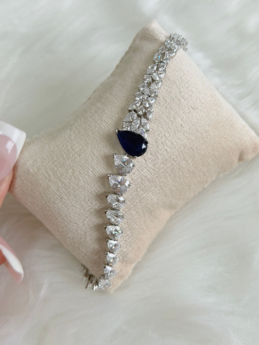 Exclusive bracelet with VVS clarity(Blue)