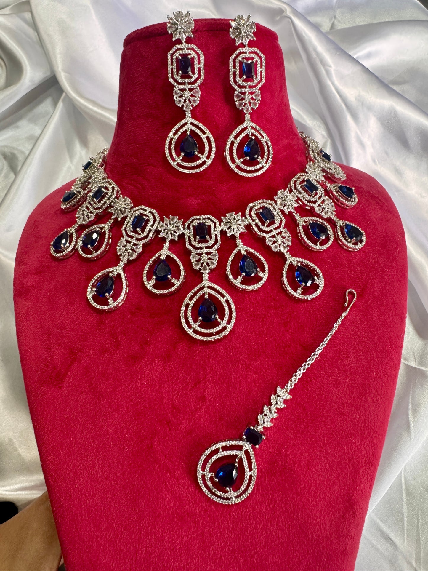 Ad necklace set( blue colour)