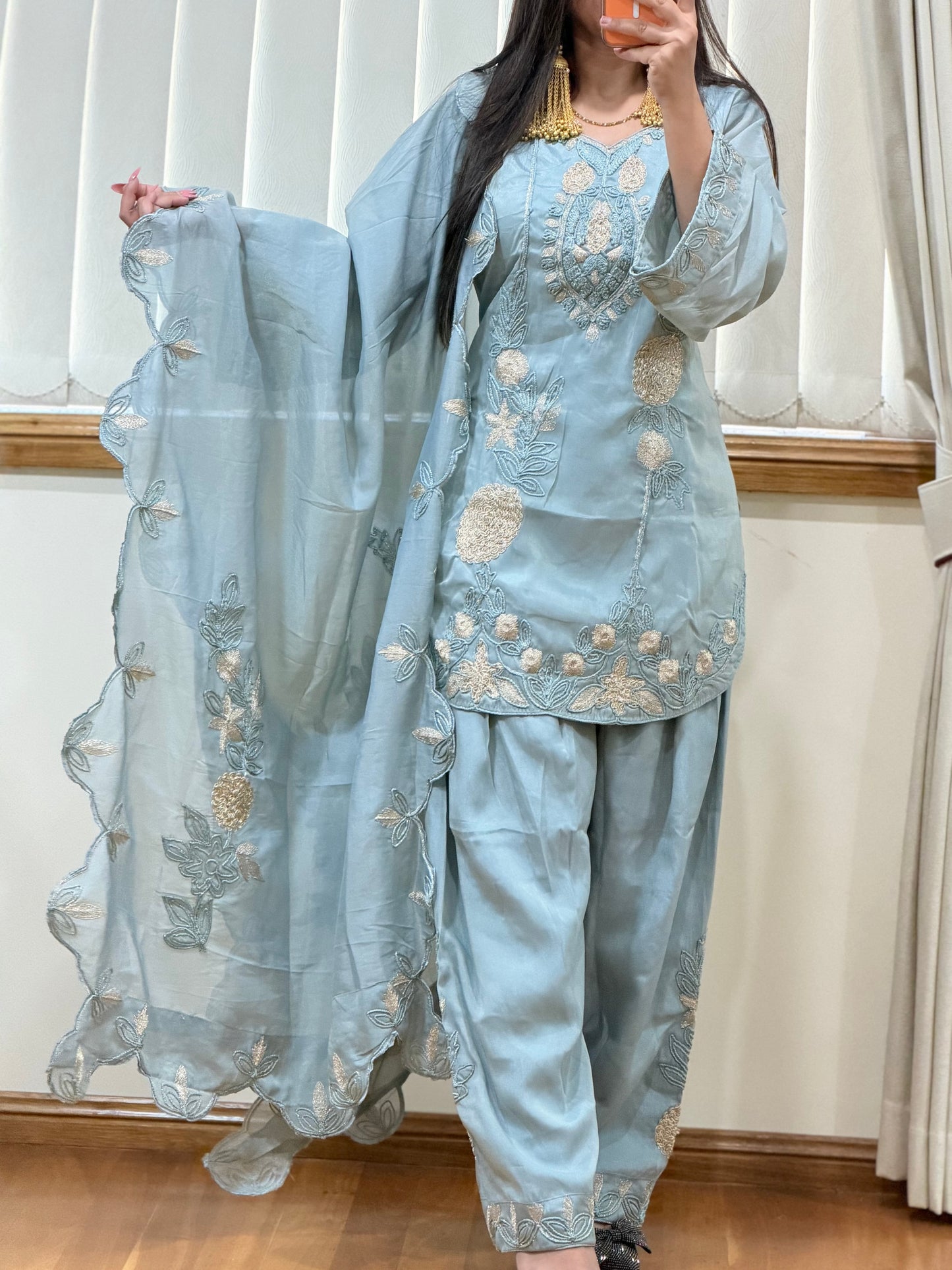 Premium shimmar Silk Embroidered Suit Set( Ready size 42 with margin upto 46)