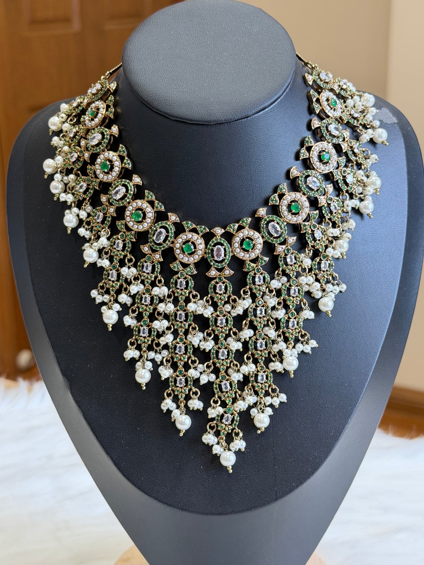 Ad necklace set