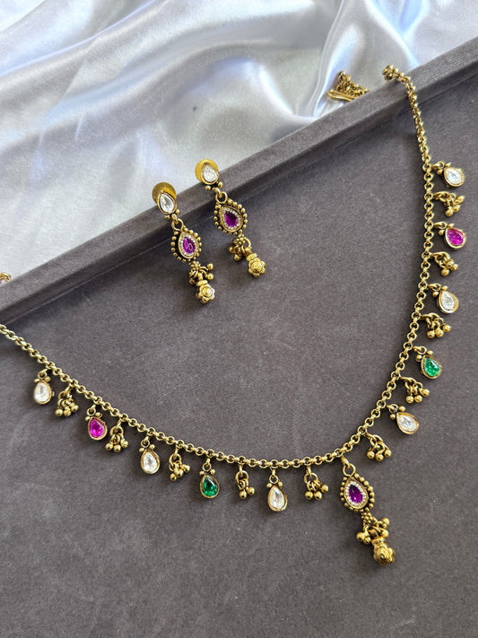 Gold look necklace set
