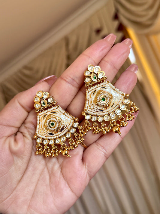 Antique look Micro plated earrings ( Green)