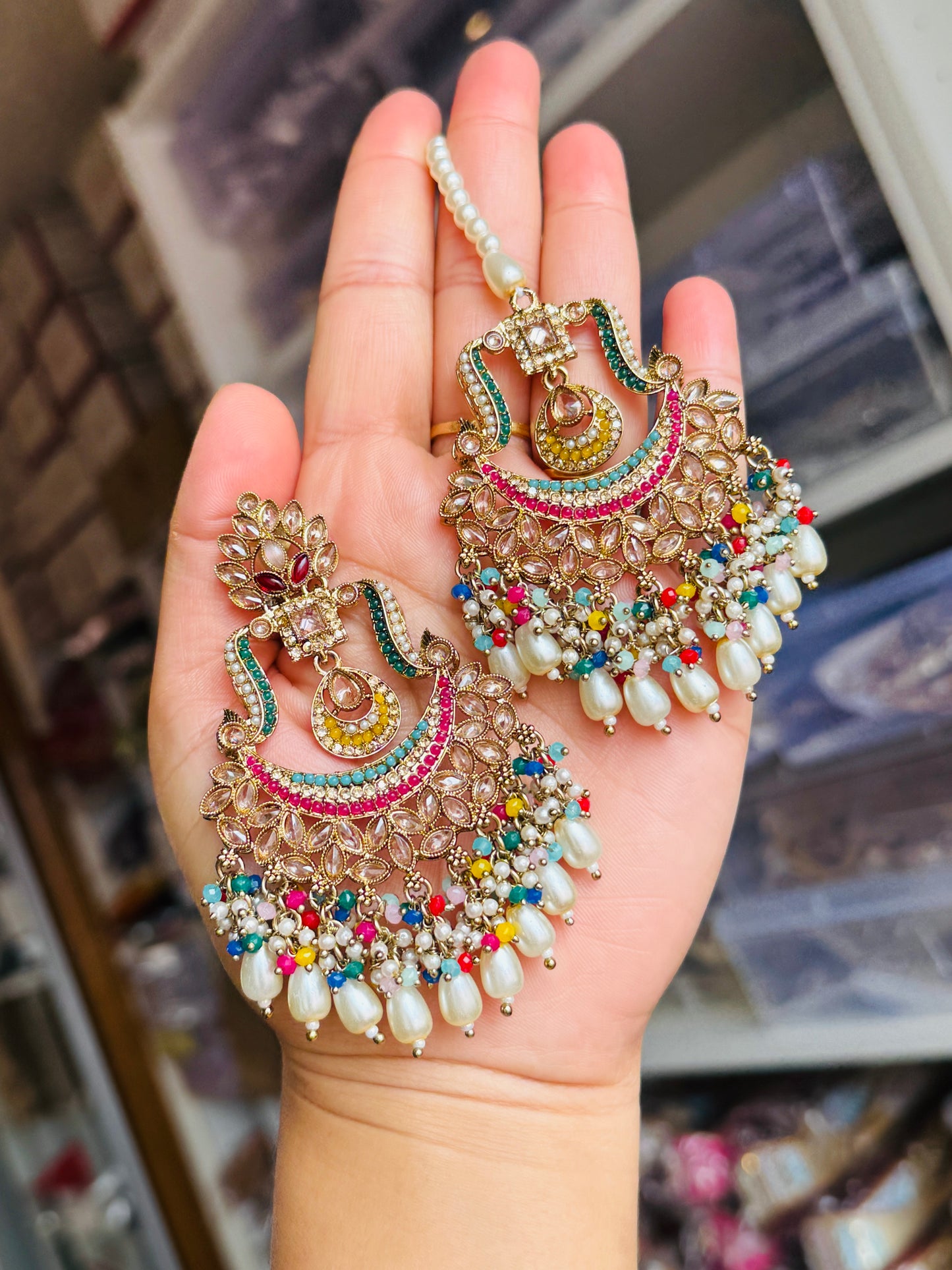 Oversized earrings tikka set