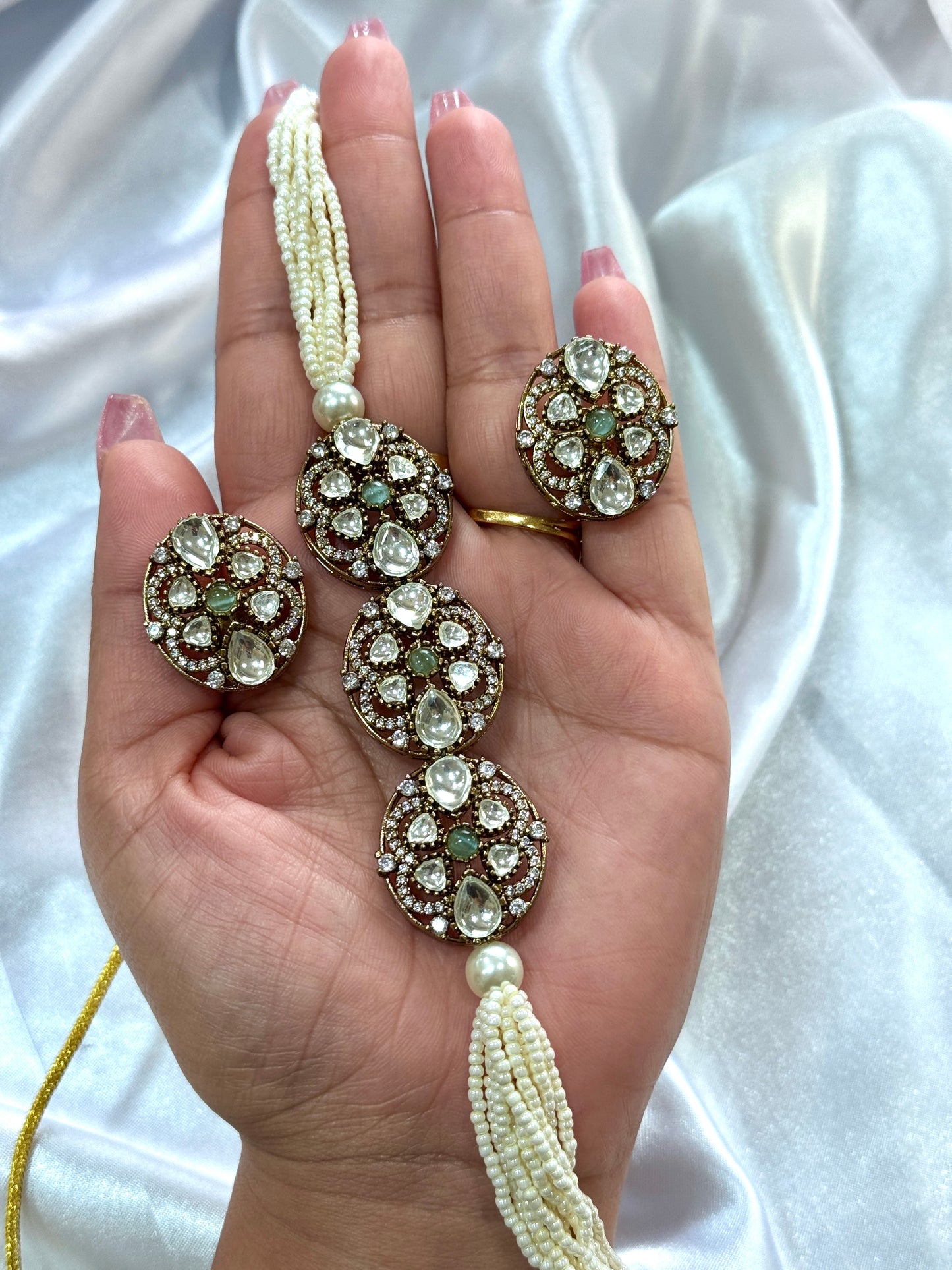 Premium necklace set