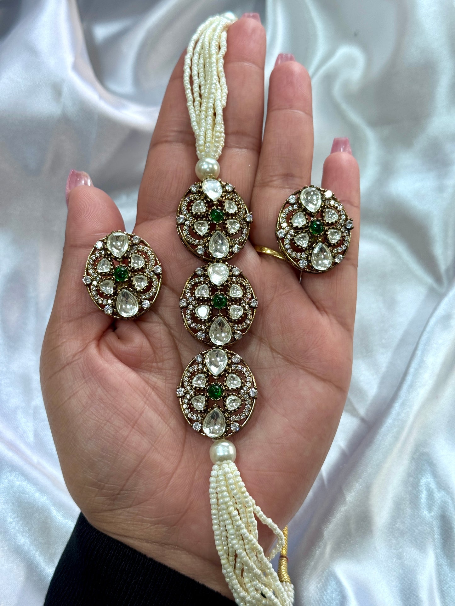 Premium necklace set