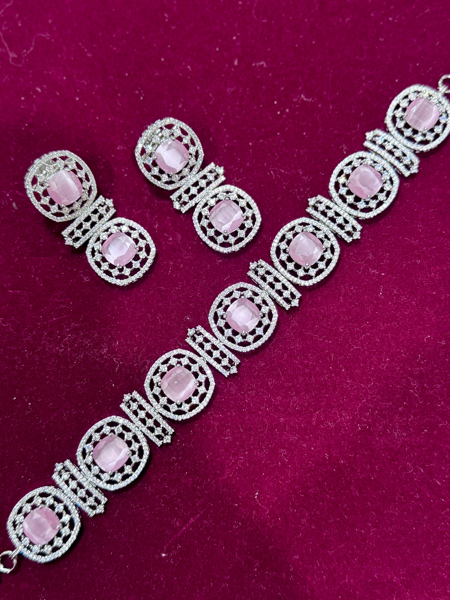 Ad necklace set