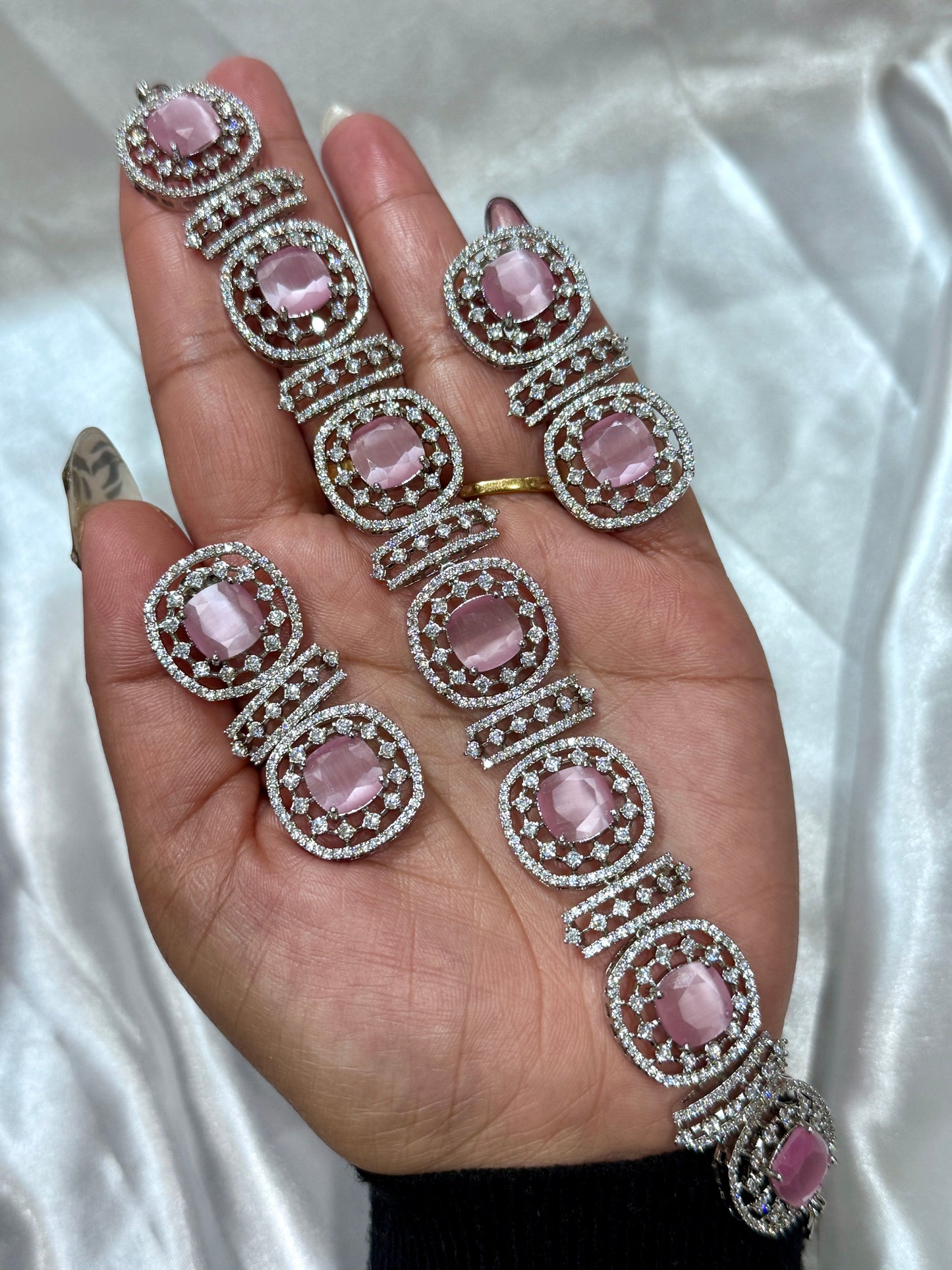 Ad necklace set