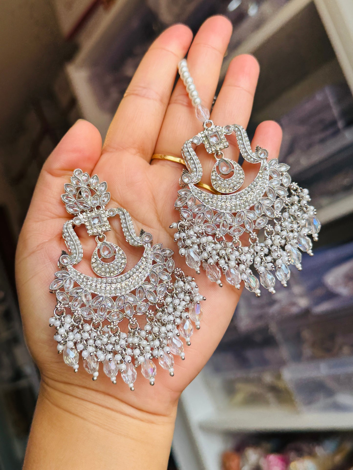 Oversized earrings tikka set