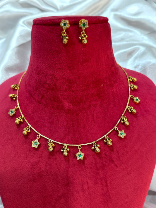 Gold plated single line necklace set