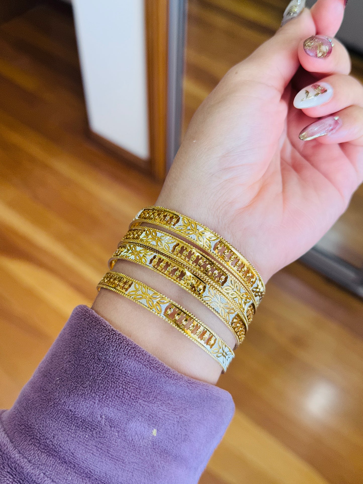 Gold look bangles set(4 bangles set)