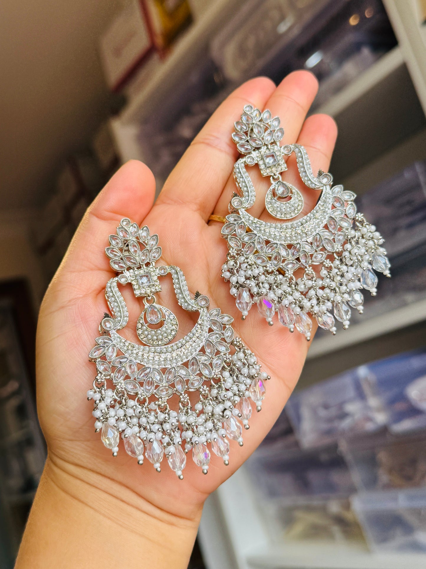 Oversized earrings tikka set