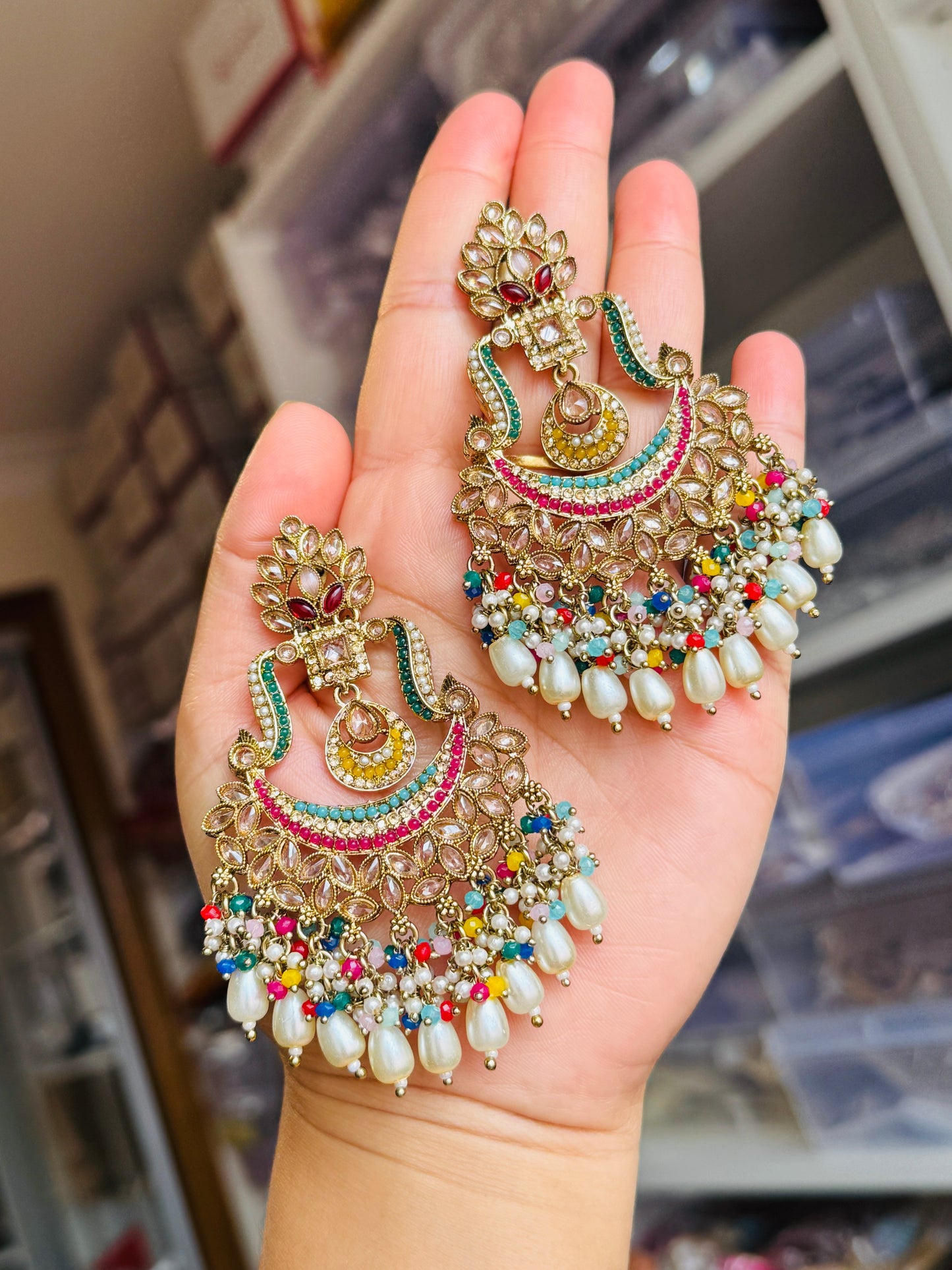 Oversized earrings tikka set