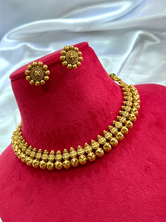 Gold plated single line necklace set