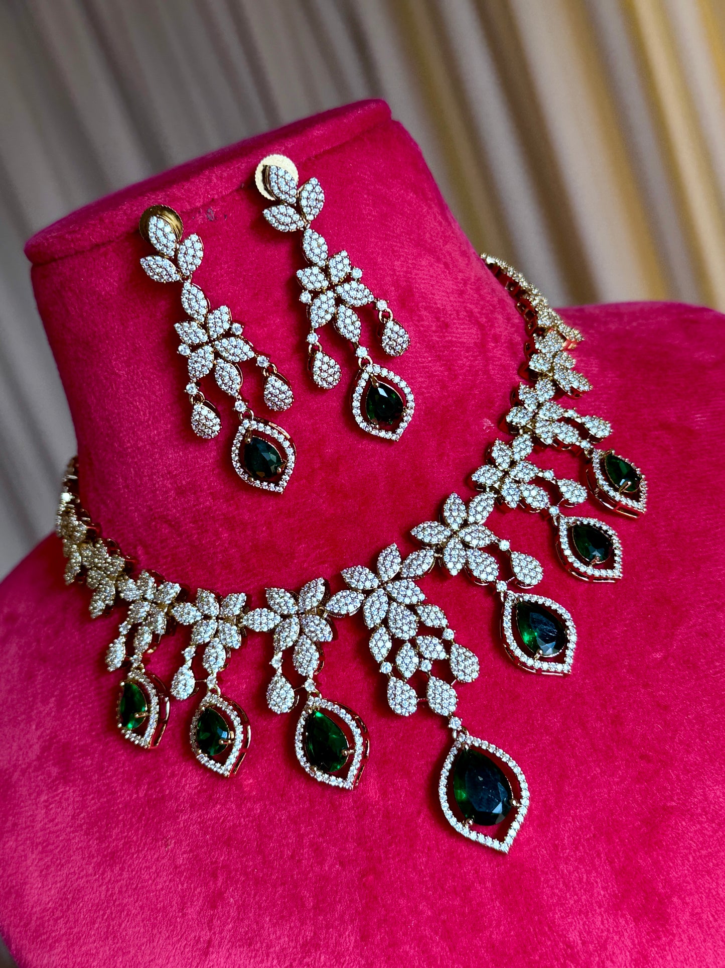 Ad necklace set ( Golden with green)