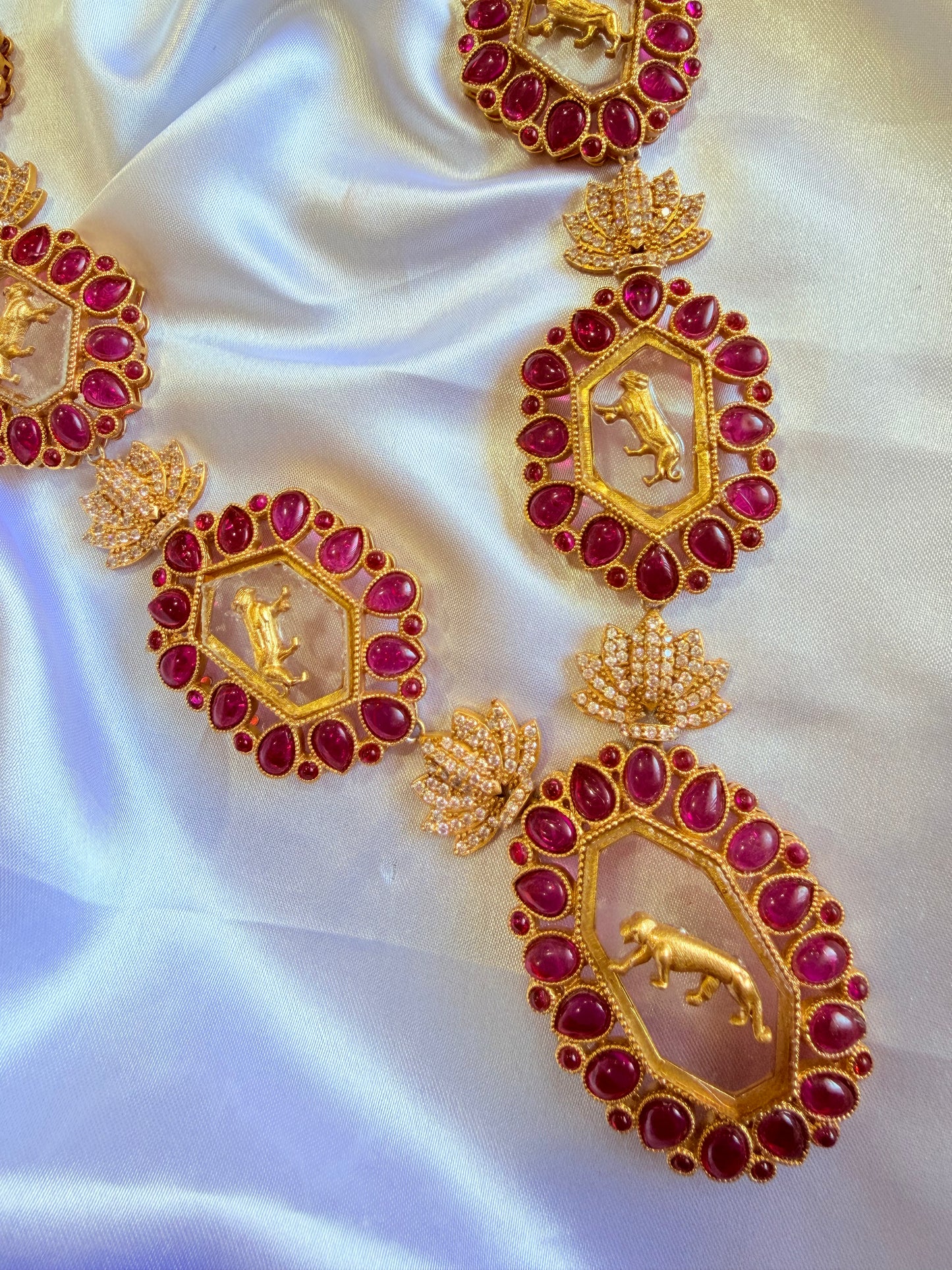Premium sabyasachi inspired necklace set( purple pink)