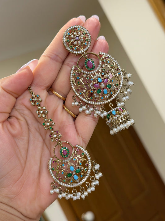 Ad jhumki with tikka