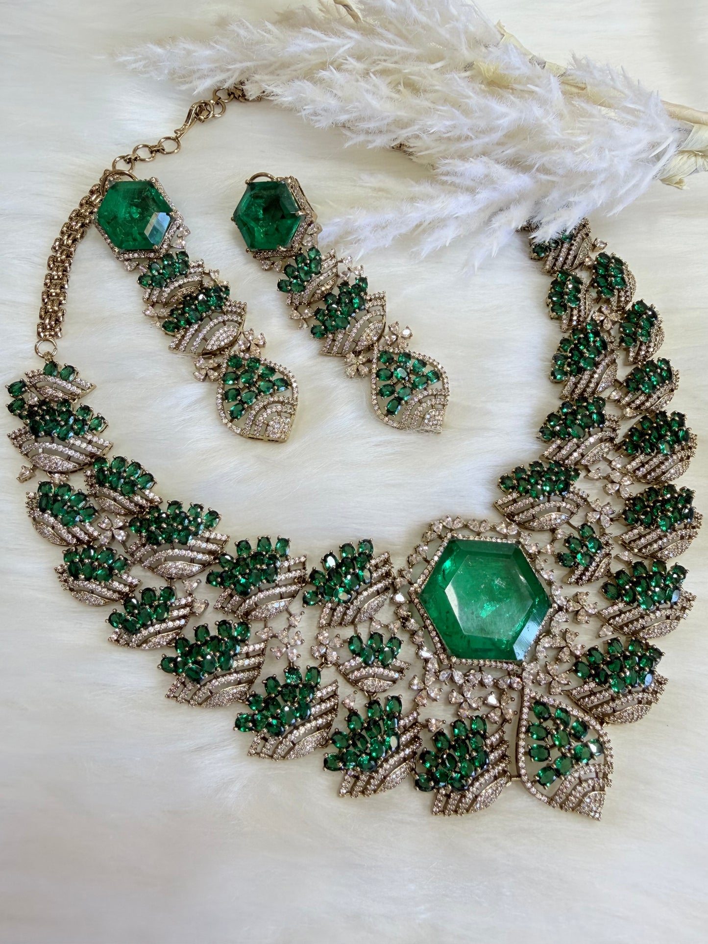 Exclusive next to real 💎necklace set