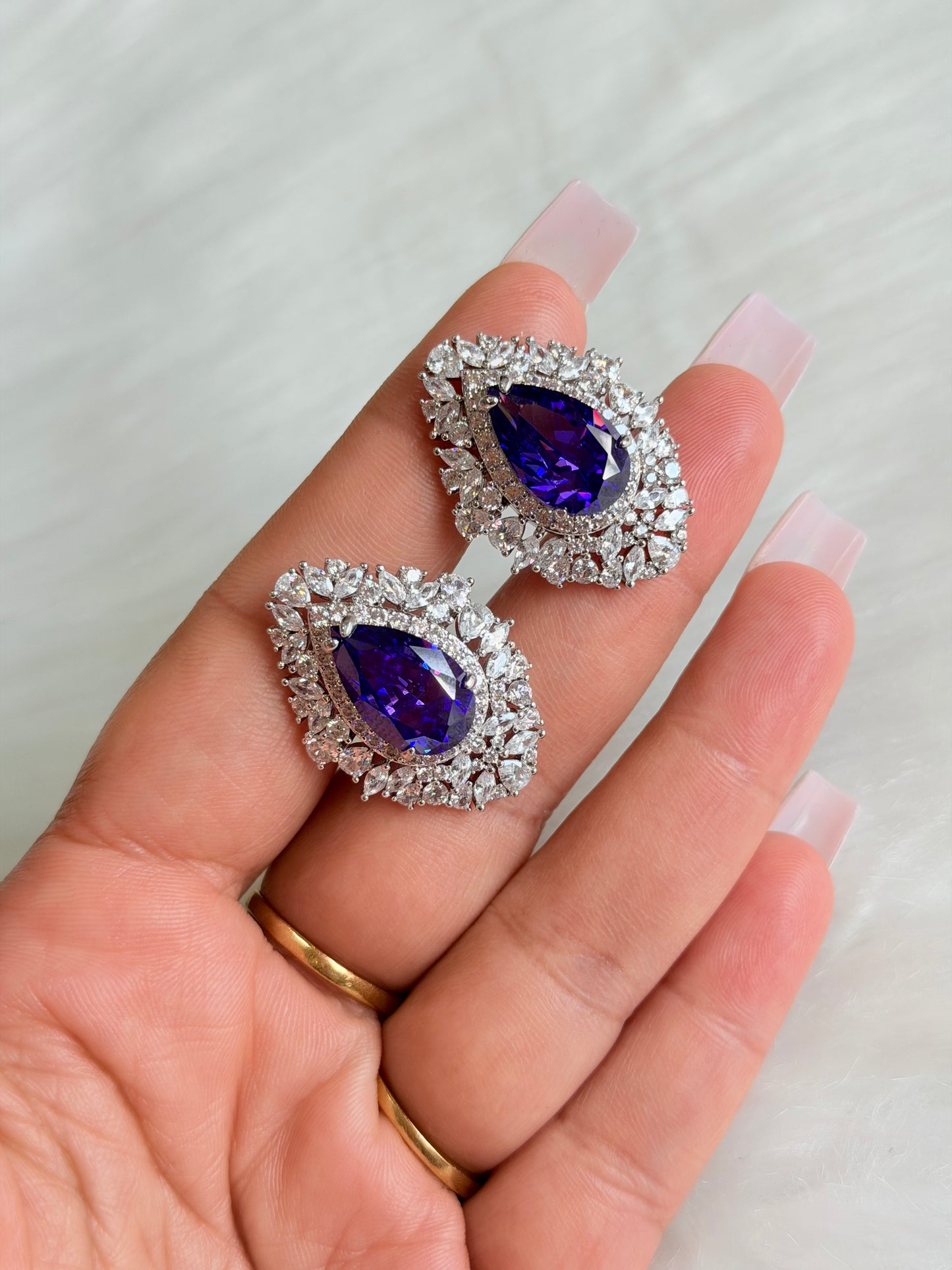 Exclusive studs(purple)