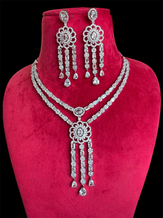 Ad necklace set