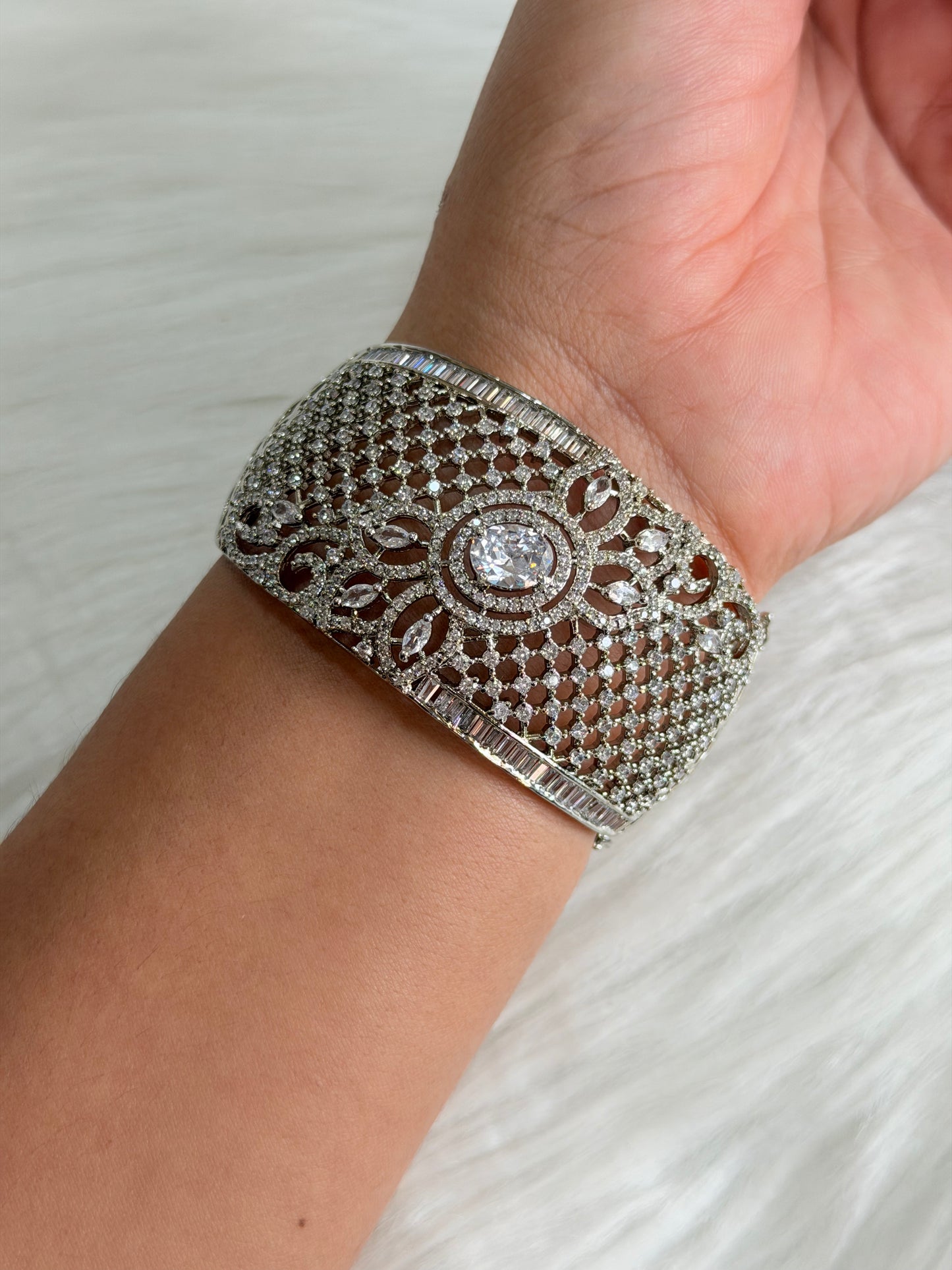 Ad bracelet ( Openable)