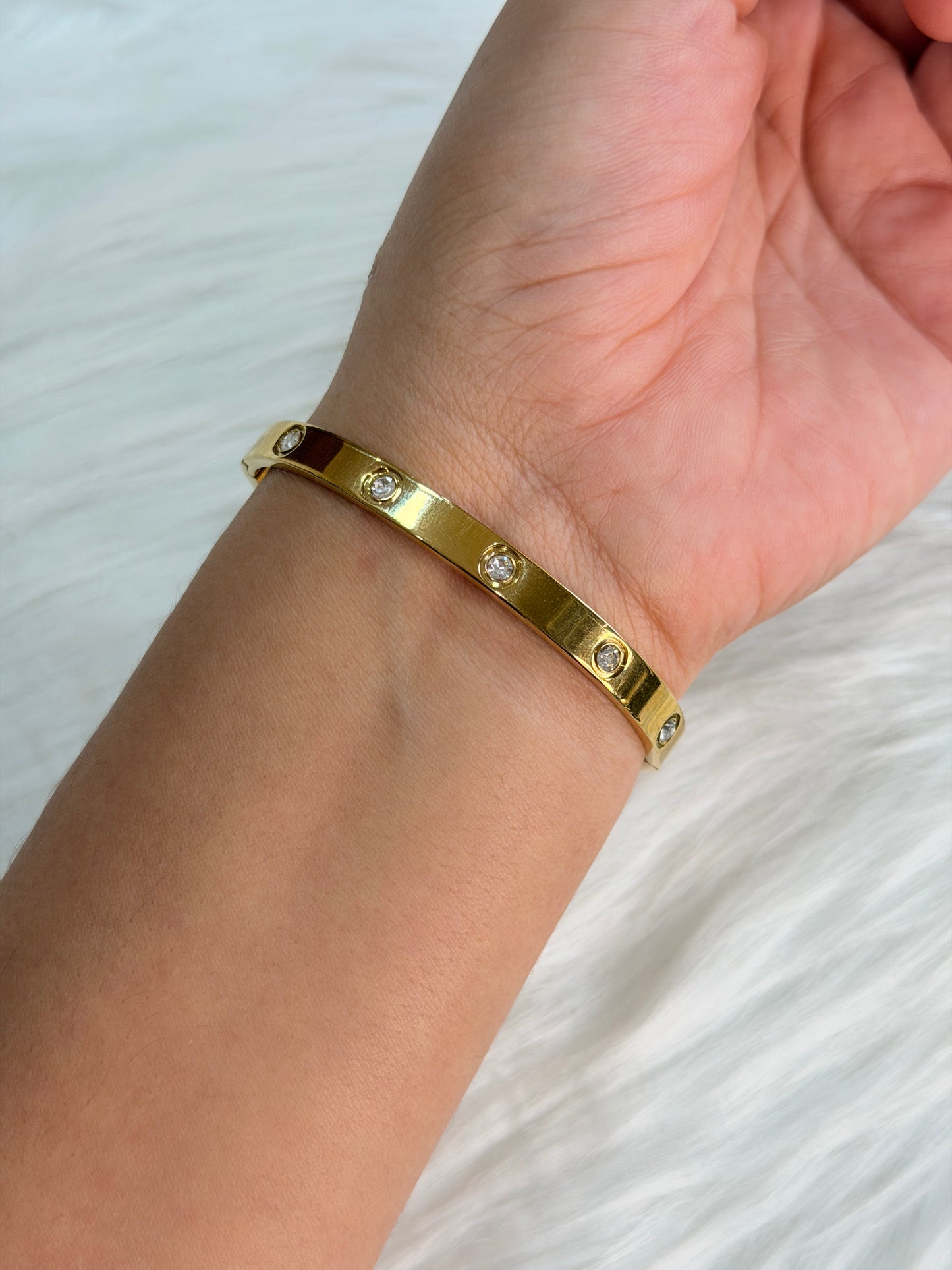 Anti-tarnish openable bracelet