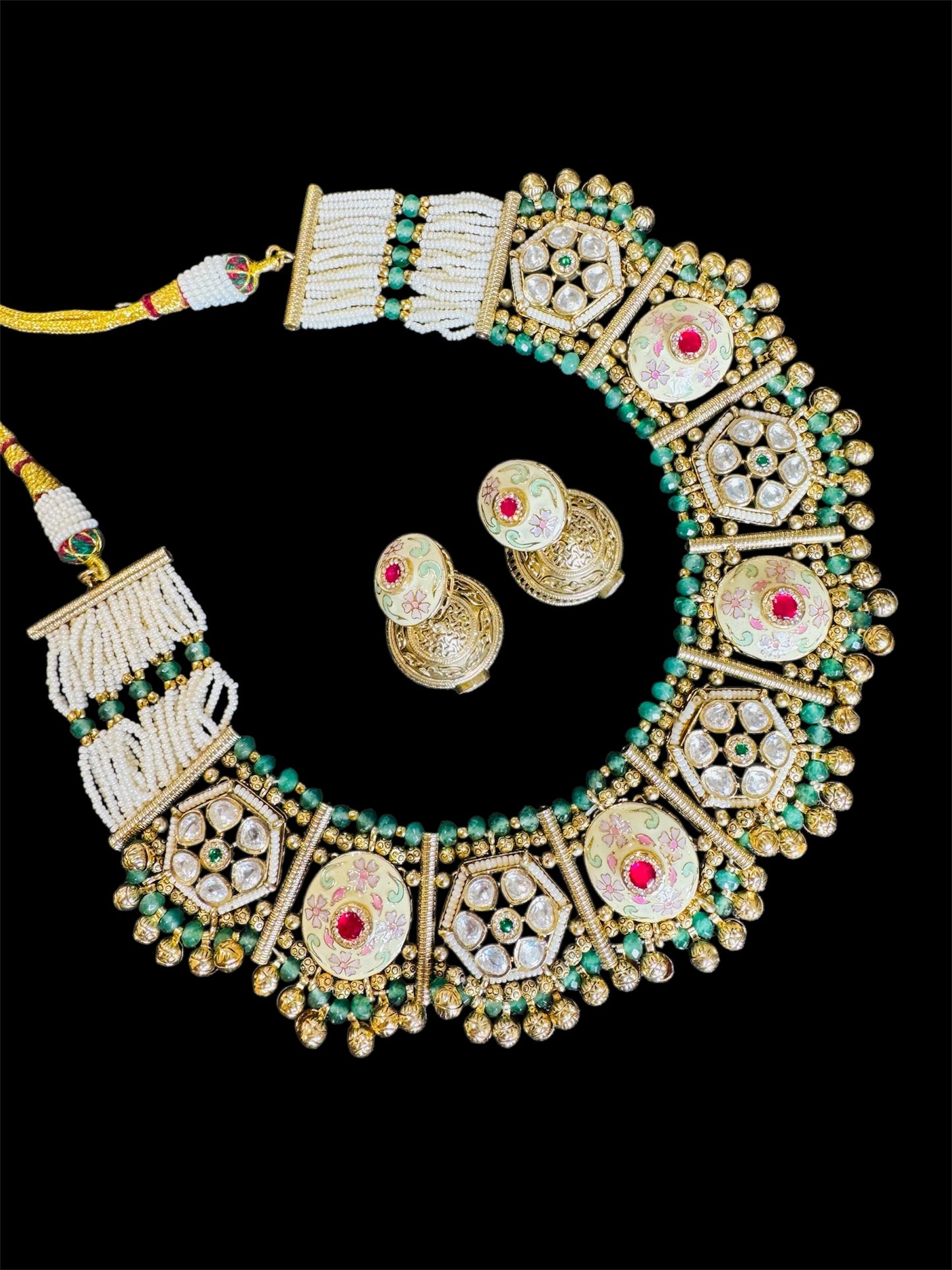Gold look necklace