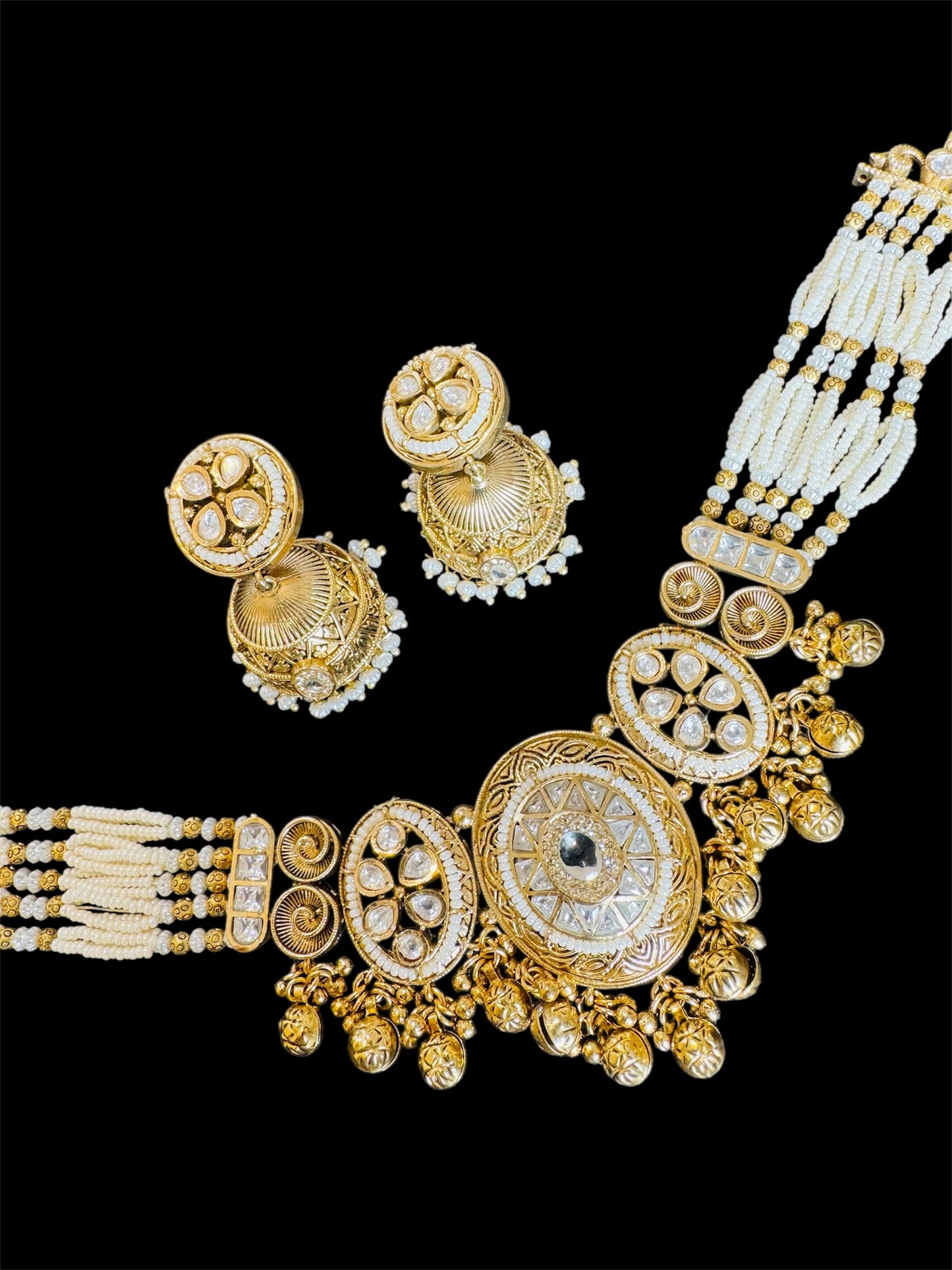 Gold look necklace